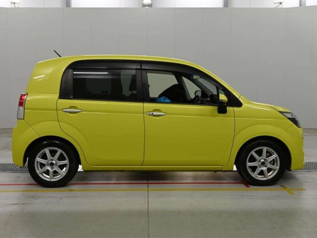 Toyota SPADE 2017 8135519-3