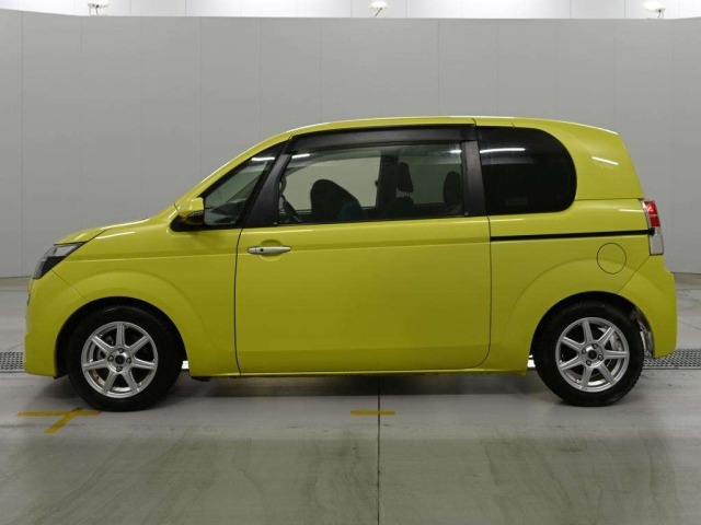 Toyota SPADE 2017 8135519-4