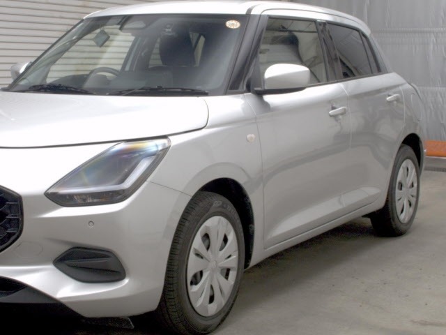 Suzuki SWIFT 2024 8135874-4