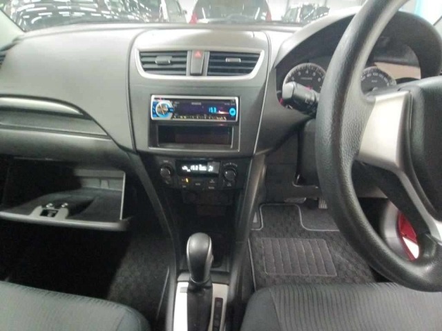 Suzuki SWIFT 2012 8135891-11