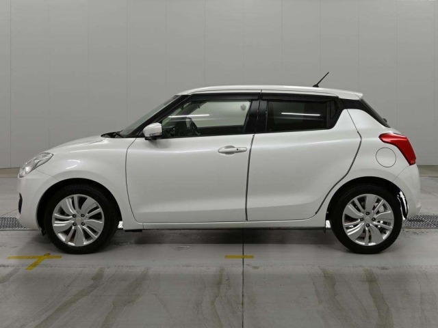 Suzuki SWIFT 2019 8135892-4
