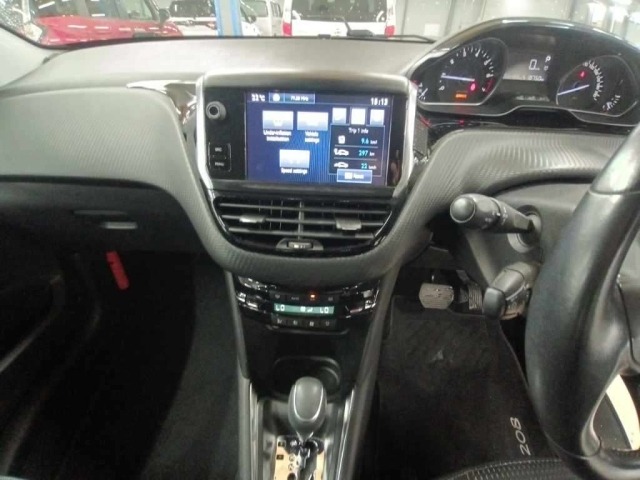 Peugeot 208 2017 8145347-11