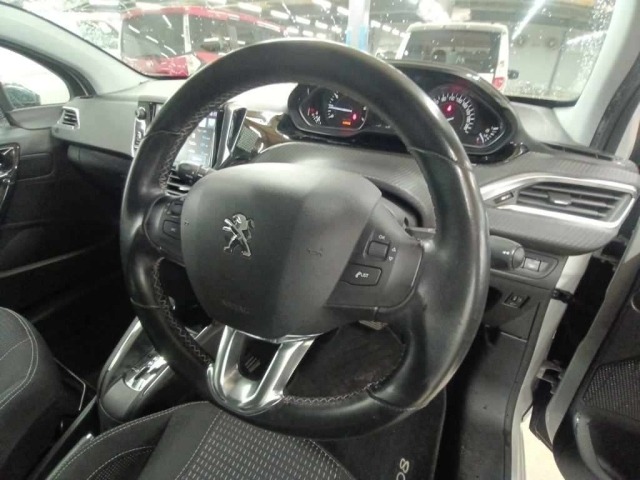 Peugeot 208 2017 8145347-9