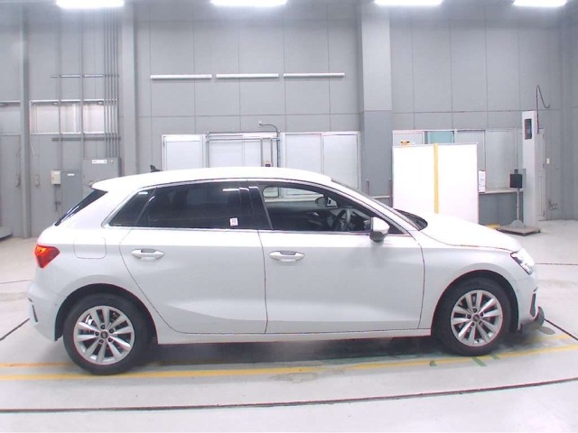 Audi A3 2021 8140228-3