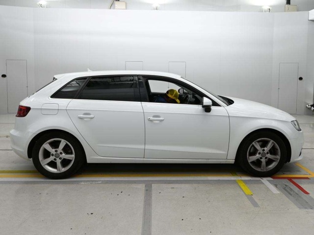 Audi A3 2013 8140343-3