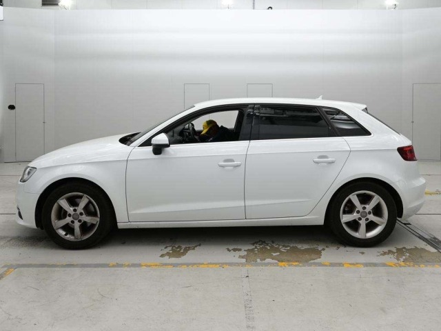 Audi A3 2013 8140343-4