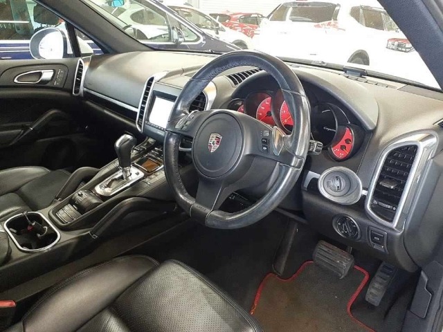 Porsche CAYENNE 2010 8141798-9
