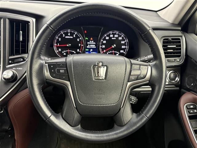 Toyota CROWN 2015 8150010-17
