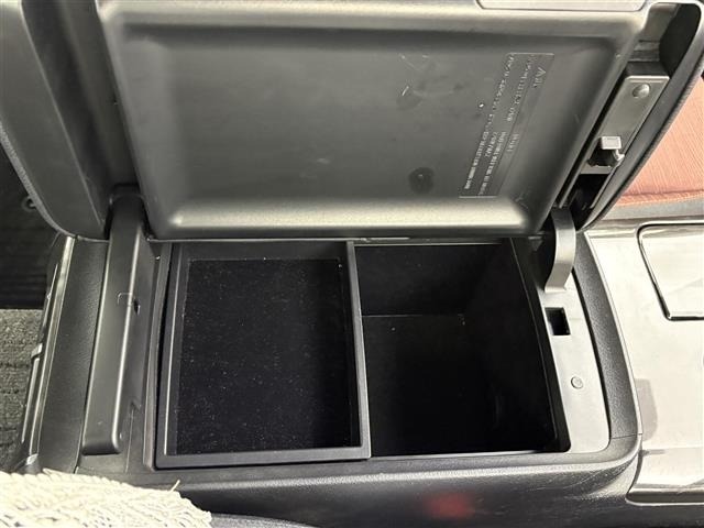 Toyota CROWN 2015 8150010-2
