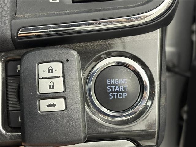 Toyota CROWN 2015 8150010-3