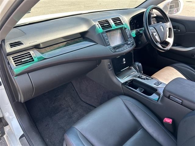 Toyota CROWN 2012 8150041-4