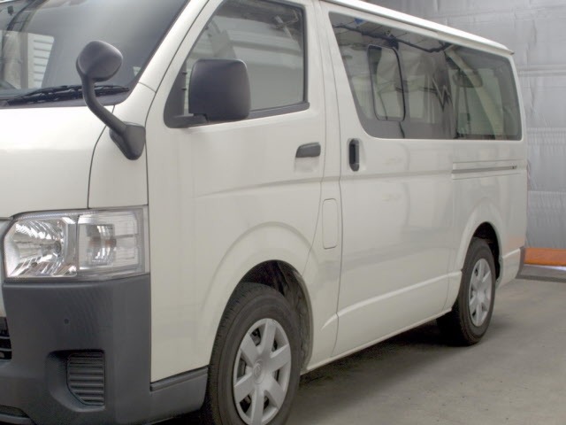 Toyota HIACE VAN 2020 8142583-4