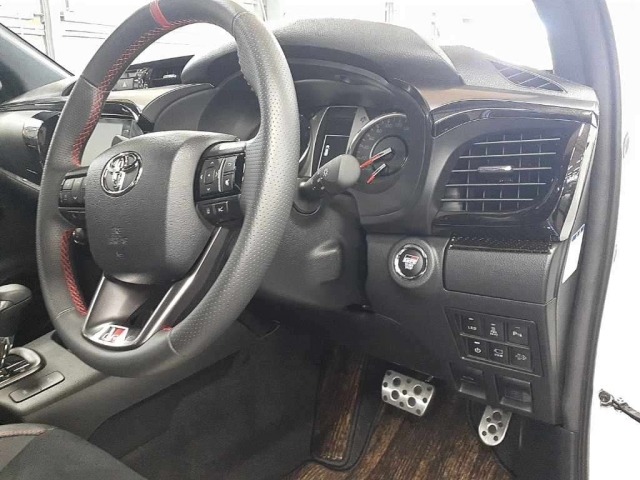 Toyota HILUX 2023 8147958-9