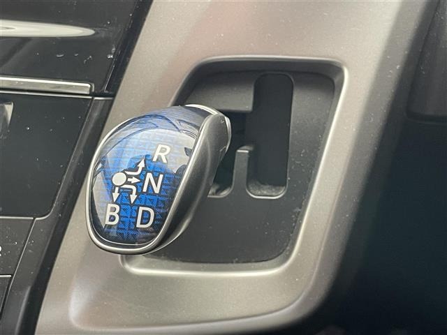 Toyota PRIUS 2015 8150409-9