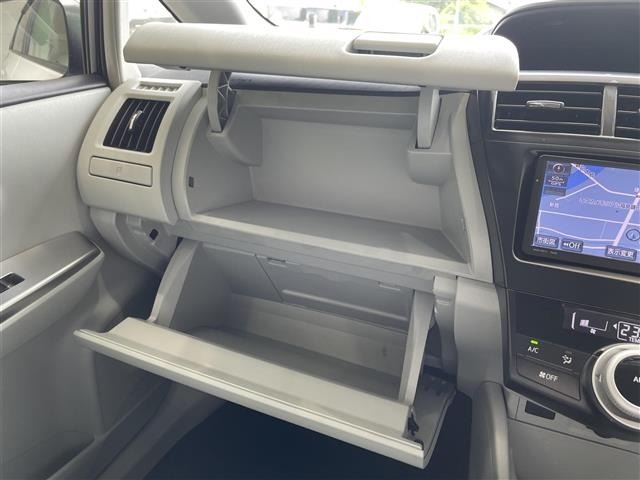 Toyota PRIUS 2011 8150425-7