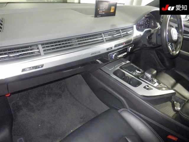 Audi Q7 2018 8149733-3