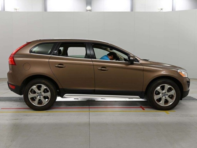Volvo XC60 2011 8142790-3