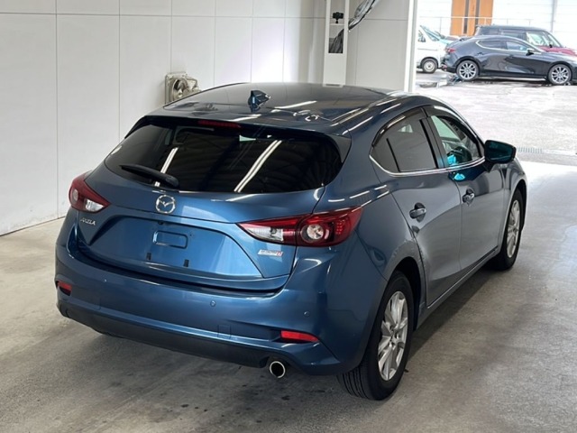 Mazda AXELA 2017 8159246-1