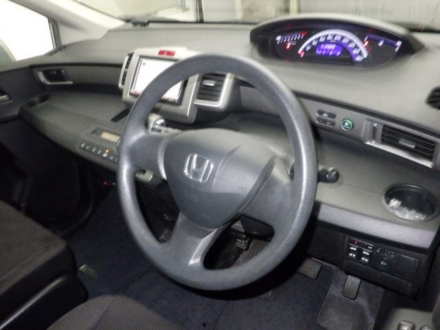 Honda FREED 2011 8153076-3