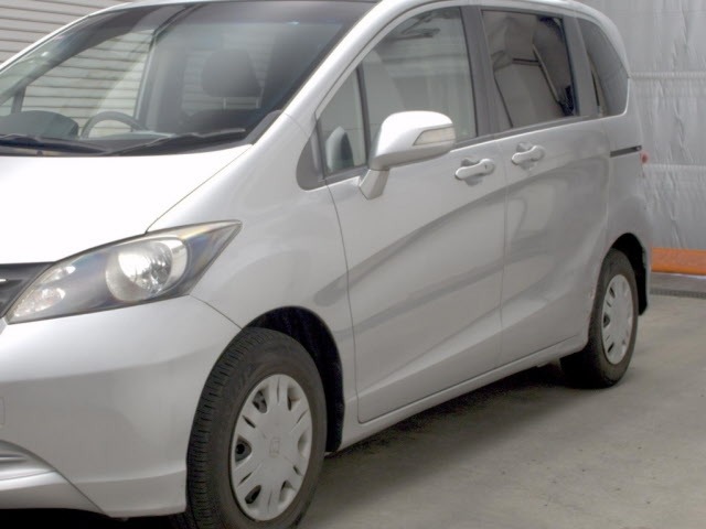 Honda FREED 2011 8153076-4