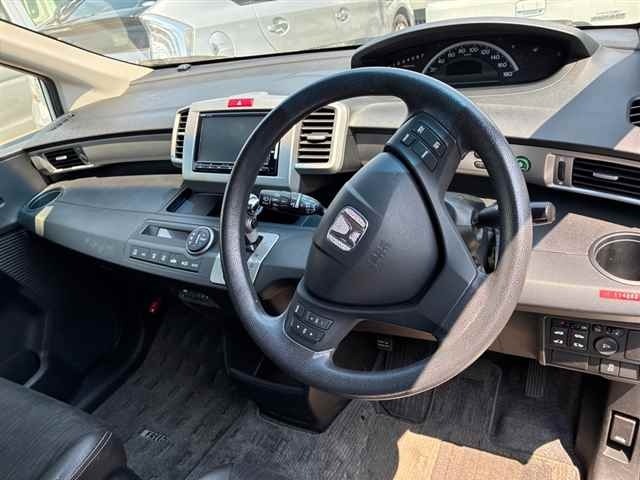 Honda FREED 2015 8153213-3