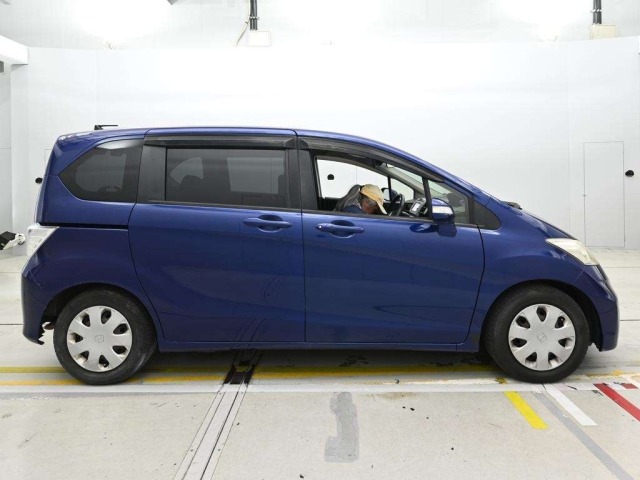 Honda FREED 2013 8153261-3