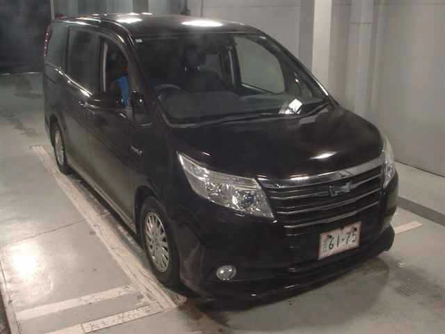 Toyota NOAH 2015 8152116-0