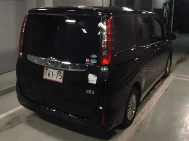 Toyota NOAH 2015 8152116-5