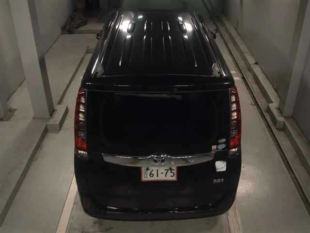 Toyota NOAH 2015 8152116-7
