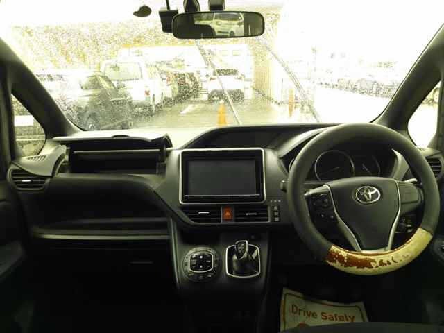 Toyota NOAH 2015 8152116-8