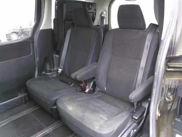 Toyota NOAH 2015 8152116-9