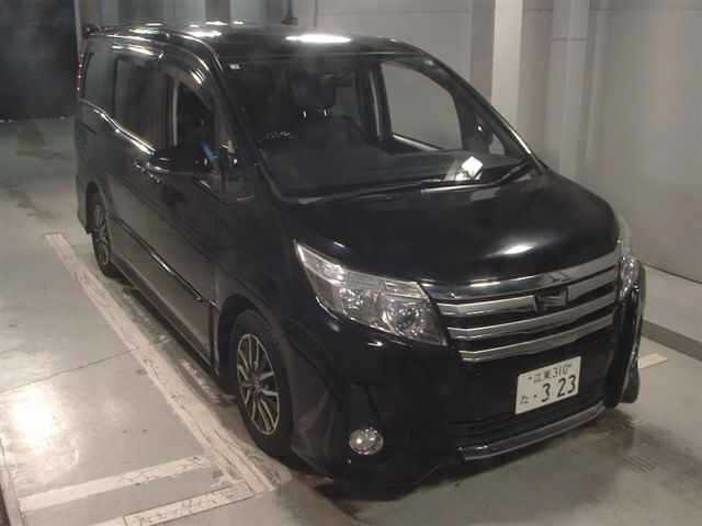 Toyota NOAH 2015 8152141-0
