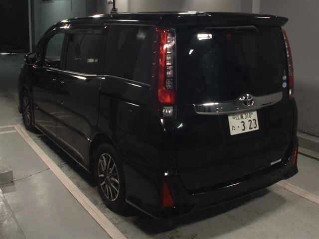 Toyota NOAH 2015 8152141-1