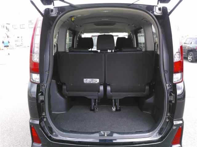 Toyota NOAH 2015 8152141-10