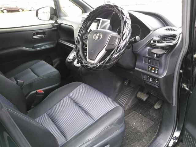 Toyota NOAH 2015 8152141-3