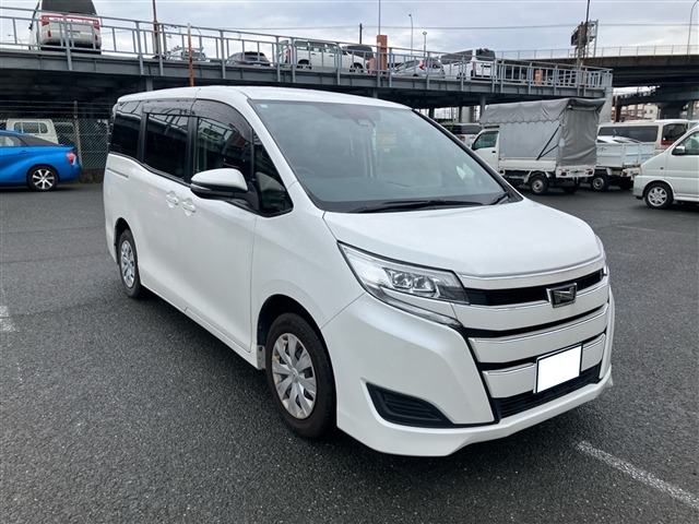 Toyota NOAH 2021 8152340-0