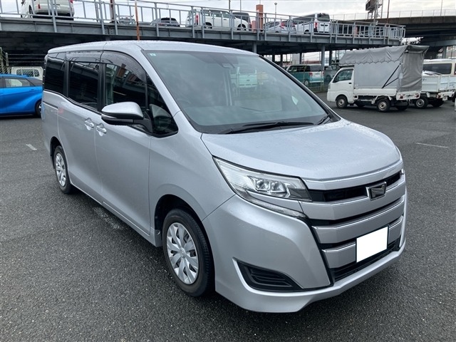 Toyota NOAH 2021 8152388-0