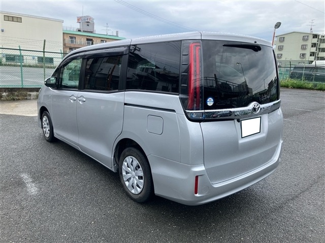 Toyota NOAH 2021 8152388-1