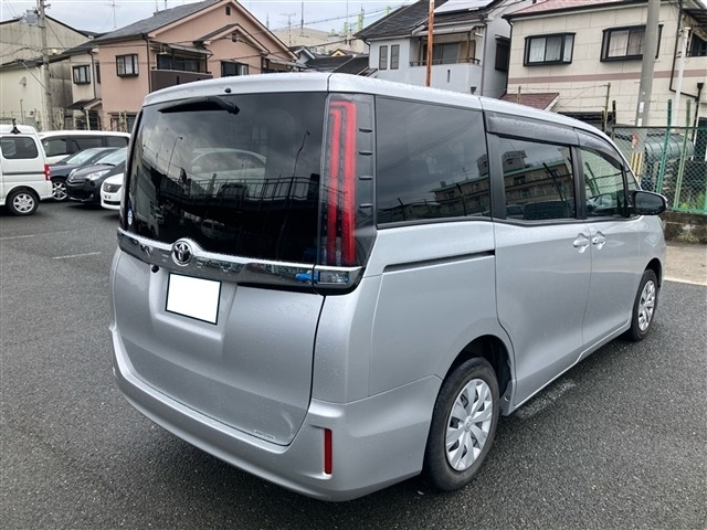 Toyota NOAH 2021 8152388-9