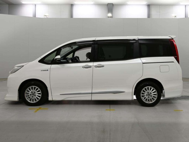 Toyota NOAH 2015 8152588-4