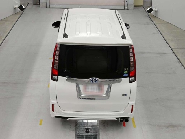 Toyota NOAH 2015 8152588-8
