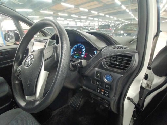 Toyota NOAH 2015 8152588-9