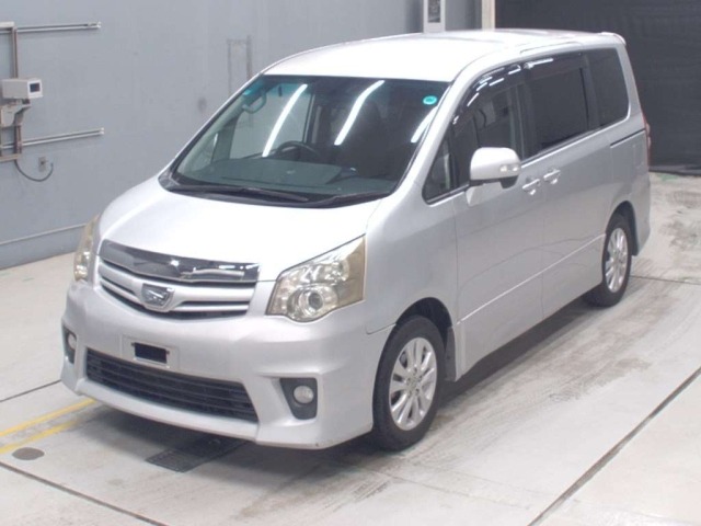 Toyota NOAH 2011 8152634-0