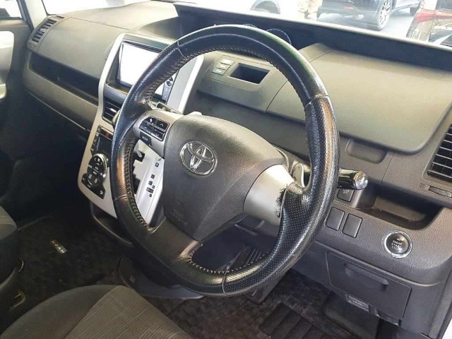 Toyota NOAH 2011 8152634-7