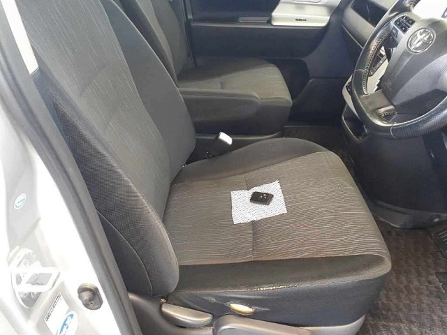 Toyota NOAH 2011 8152634-8