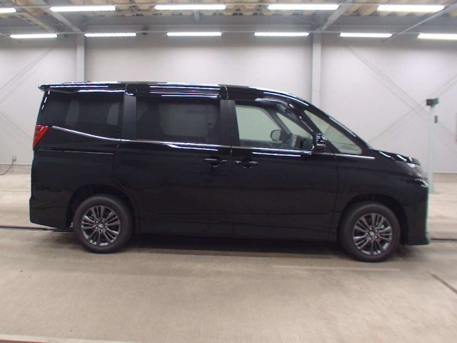 Toyota NOAH 2026 8152635-3