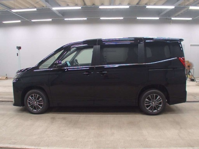 Toyota NOAH 2026 8152635-4