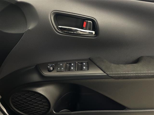 Toyota PRIUS PHV 2018 8151381-12