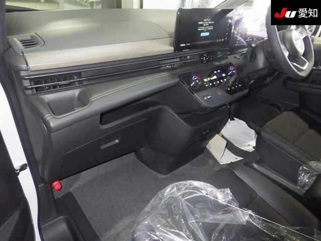 Nissan SERENA 2026 8153211-3