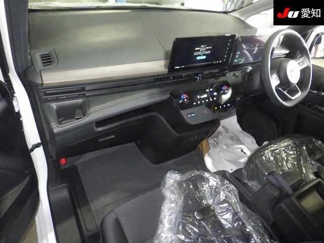 Nissan SERENA 2026 8153212-3
